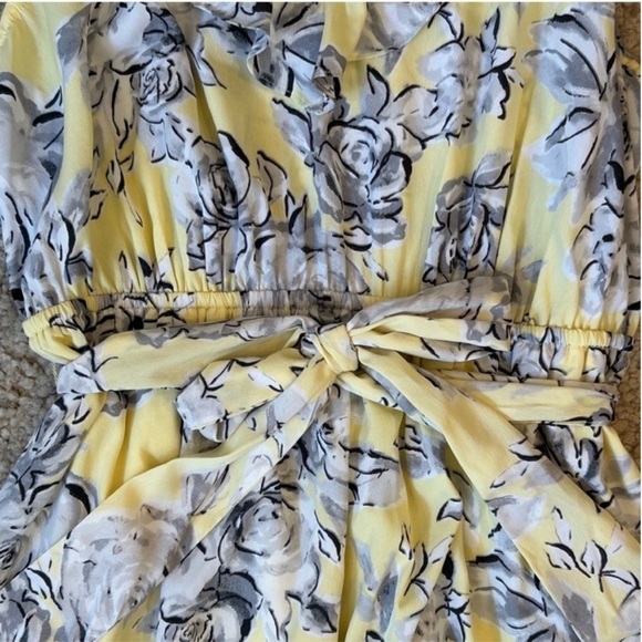 Motherhood Yellow and Gray Floral Maternity Dress Small 💛 - Picture 5 of 10